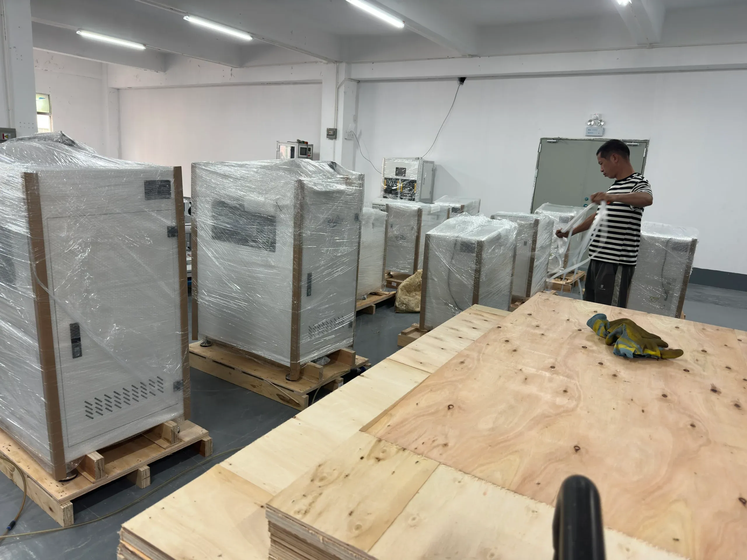 Warehouse packaging operation